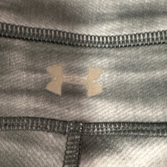 Under Armour Black and Gray Striped Leggings. EUC. - Picture 4 of 9